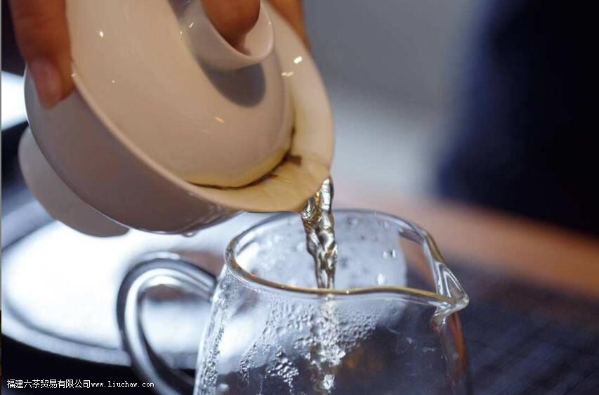 泡茶苦涩难喝!学会这几招,泡一杯好喝的茶不难 泡茶苦涩难喝!学会这几招,泡一杯好喝的茶不难