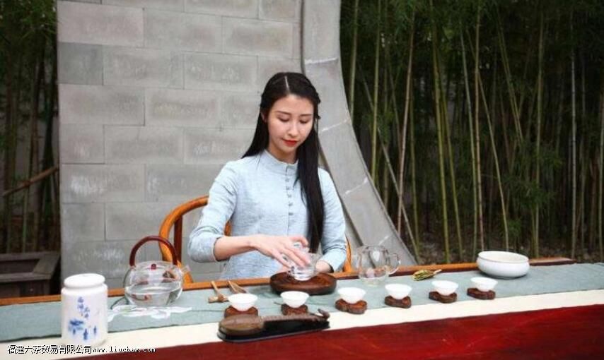 �ݲ��и�����ʪ��֮�֣����ݾ��ǲ���ˮ����ôʪ����