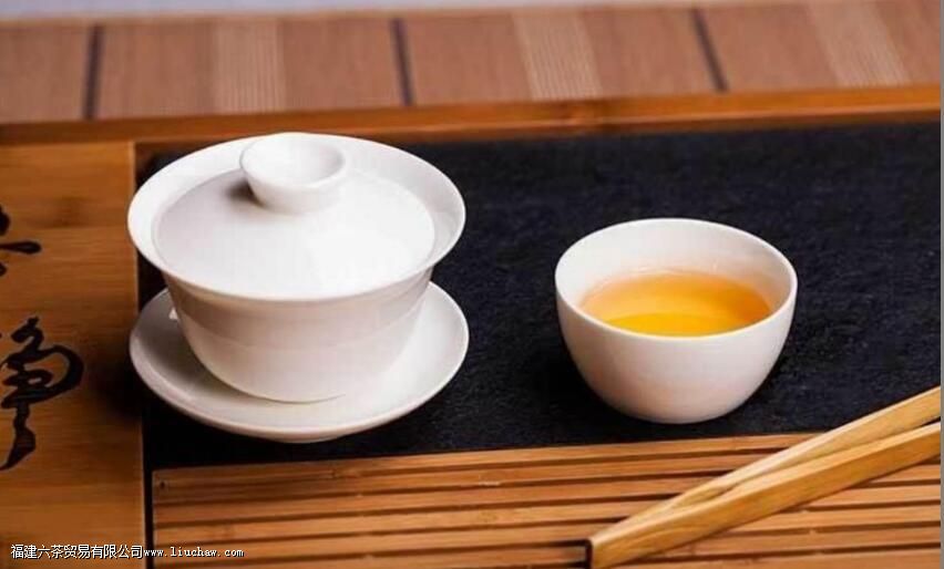 秋冬泡茶用什么杯子 秋冬泡茶用什么杯子