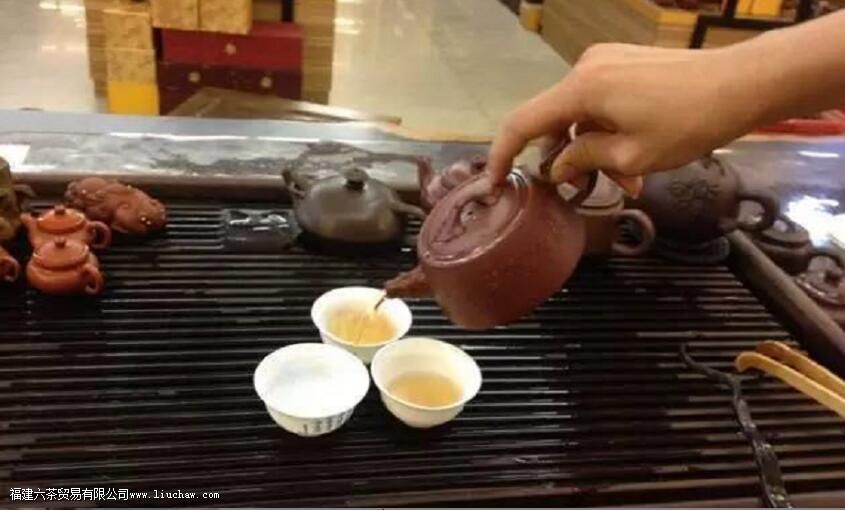 紫砂壶冲泡乌龙茶的流程 紫砂壶冲泡乌龙茶的流程