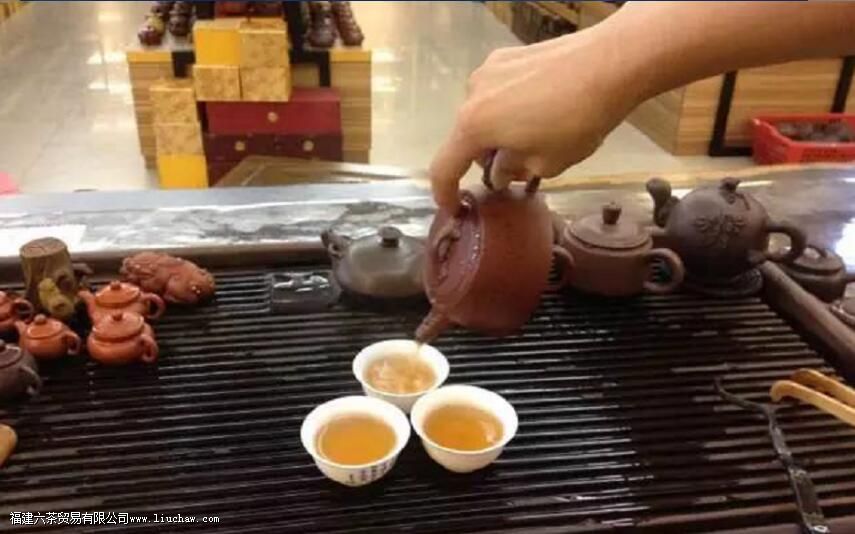 紫砂壶冲泡乌龙茶的流程 紫砂壶冲泡乌龙茶的流程