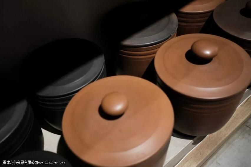 为什么紫砂罐存的普洱茶没有纸箱存的好喝 为什么紫砂罐存的普洱茶没有纸箱存的好喝