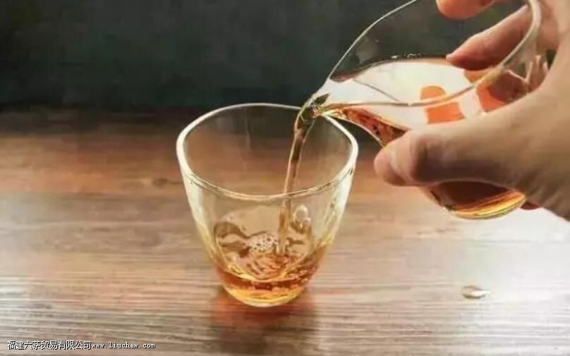 蜂蜜泡茶叶的副作用 蜂蜜泡茶叶的副作用