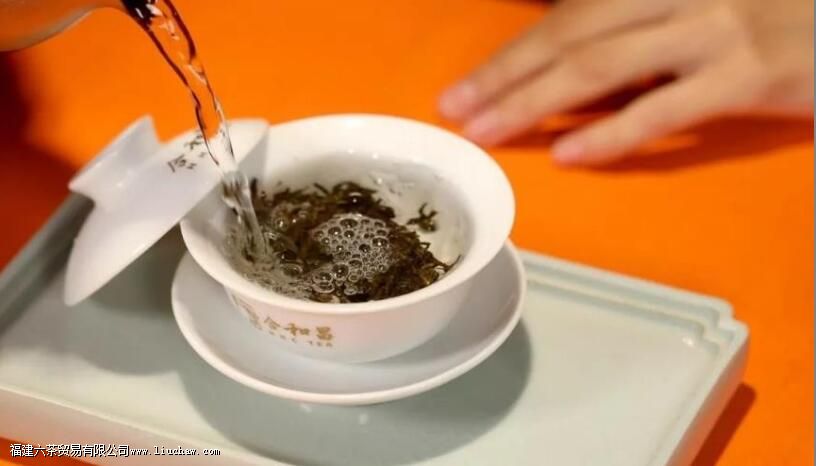 蜂蜜泡茶叶的副作用 蜂蜜泡茶叶的副作用