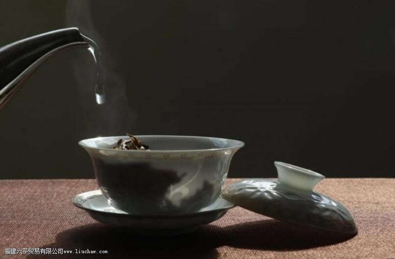 白瓷盖碗适合泡哪些茶,有什么优点 白瓷盖碗适合泡哪些茶,有什么优点