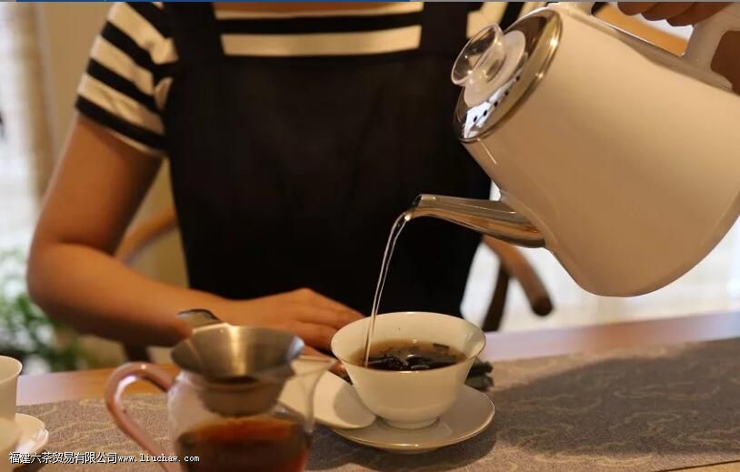 白瓷盖碗适合泡哪些茶,有什么优点 白瓷盖碗适合泡哪些茶,有什么优点