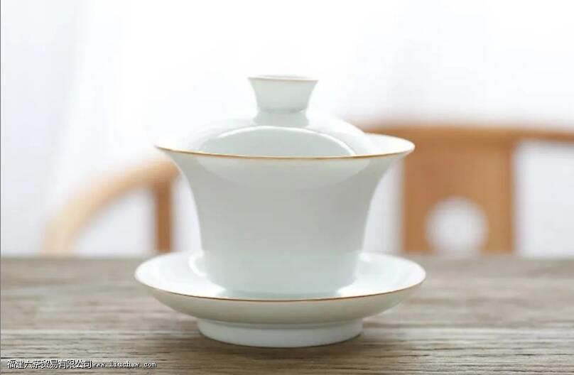 白瓷盖碗适合泡哪些茶,有什么优点 白瓷盖碗适合泡哪些茶,有什么优点