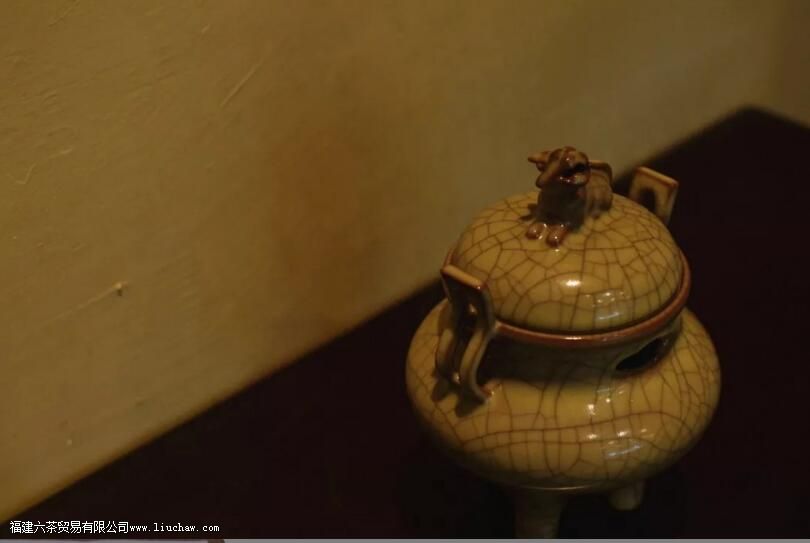 冰裂、开片,为什么瓷器上会出现裂痕 冰裂、开片,为什么瓷器上会出现裂痕