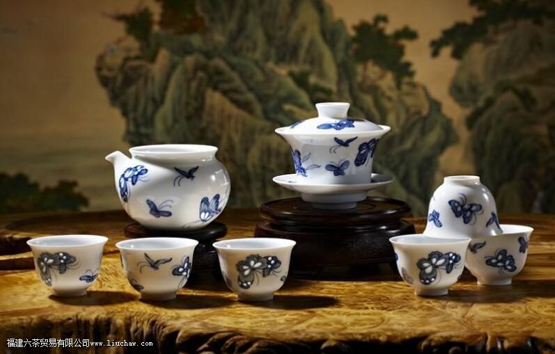 ��ߴӲ����Ͽɷ�Ϊ�ļ���