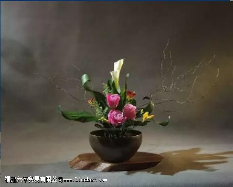 茶碗喝茶之器 不仅喝茶还可以插花 茶碗喝茶之器 不仅喝茶还可以插花