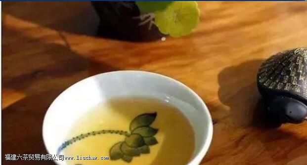 泡茶时茶杯大小有讲究? 泡茶时茶杯大小有讲究?