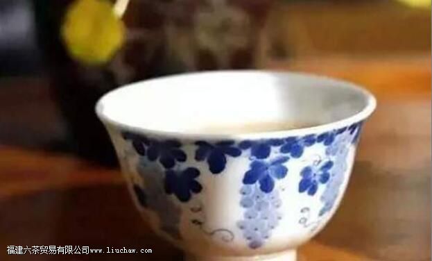 泡茶时茶杯大小有讲究? 泡茶时茶杯大小有讲究?