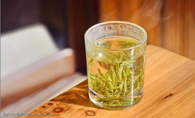 泡茶用玻璃杯好还是不锈钢杯好 泡茶用玻璃杯好还是不锈钢杯好