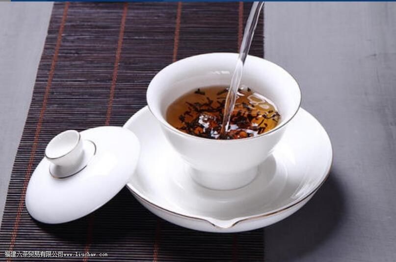 泡茶用陶瓷的好还是紫砂壶好 泡茶用陶瓷的好还是紫砂壶好