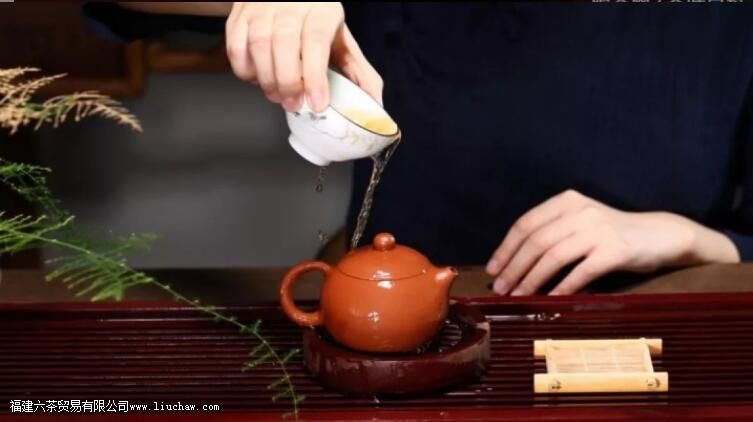 吸水性可以判断紫砂壶的好坏吗 吸水性可以判断紫砂壶的好坏吗