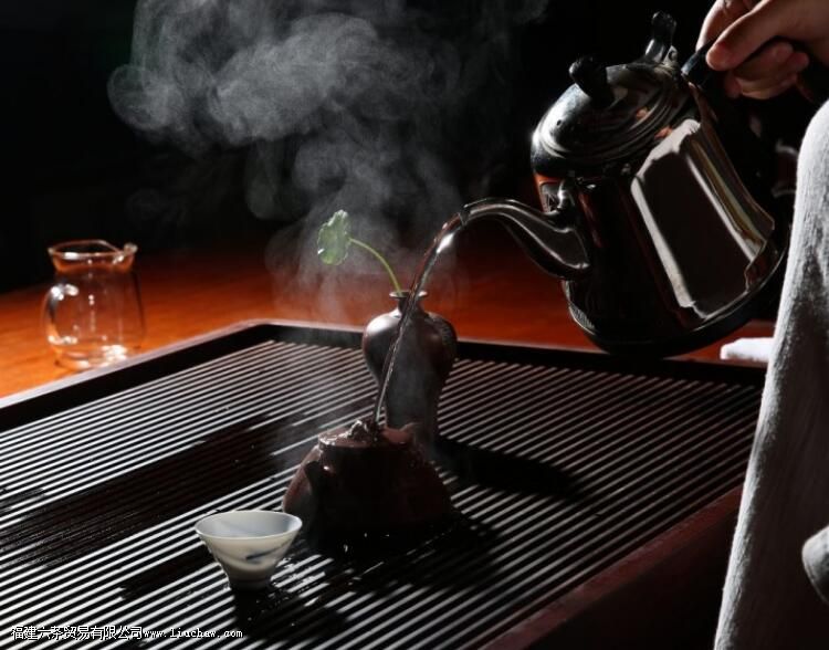 吸水性可以判断紫砂壶的好坏吗 吸水性可以判断紫砂壶的好坏吗