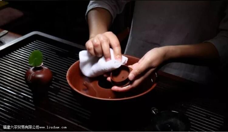 紫砂壶茶垢最佳清洗方法 紫砂壶茶垢最佳清洗方法