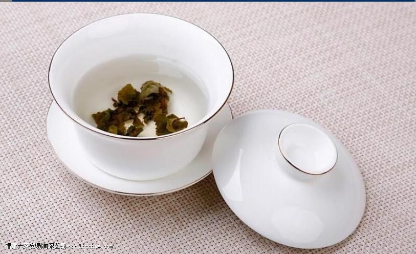 紫砂壶和盖碗,用谁泡茶更胜一筹 紫砂壶和盖碗,用谁泡茶更胜一筹