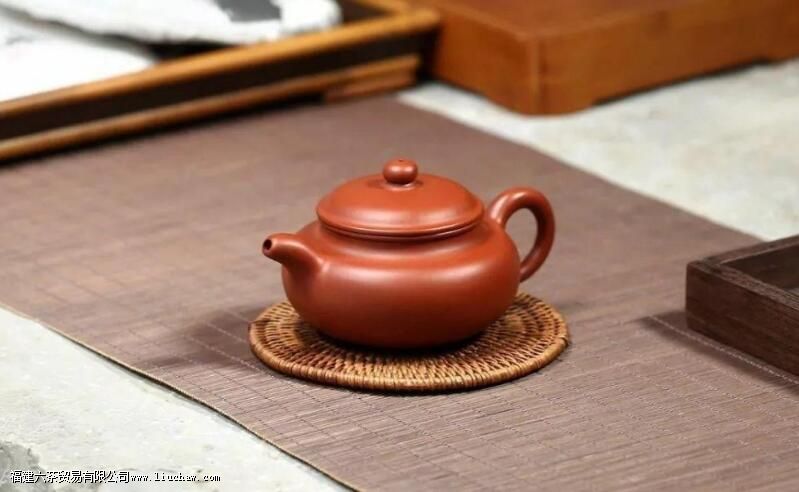 紫砂壶和盖碗,用谁泡茶更胜一筹 紫砂壶和盖碗,用谁泡茶更胜一筹