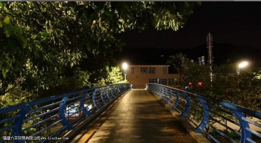 ����һ�£�����һ�ˣ�������·���������ڱ���������ǰ��