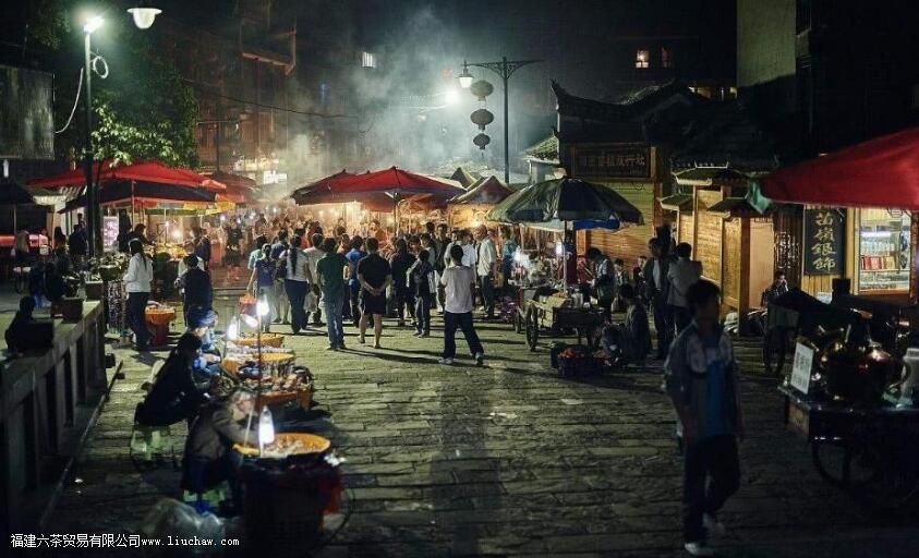 ����һ�£�����һ�ˣ�������·���������ڱ���������ǰ��