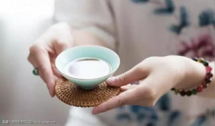 倒茶倒几分满 倒茶倒几分满