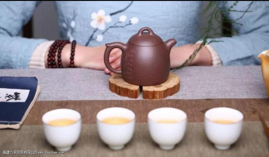 倒茶顺时针和逆时针的区别 倒茶顺时针和逆时针的区别