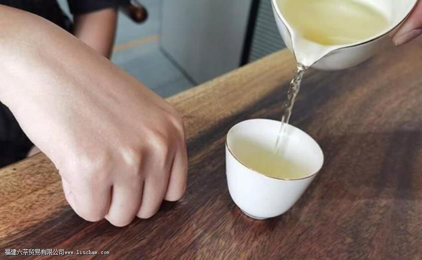 泡茶与喝茶时,手指敲几下是什么意思 泡茶与喝茶时,手指敲几下是什么意思