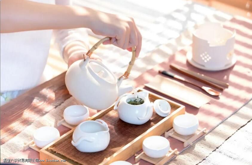 生活如茶:浅看淡泊,细品浓郁 生活如茶:浅看淡泊,细品浓郁