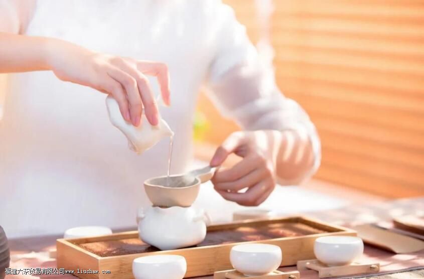 生活如茶:浅看淡泊,细品浓郁 生活如茶:浅看淡泊,细品浓郁