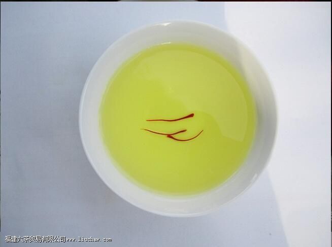 藏红花泡水后的样子和图片 藏红花泡水后的样子和图片