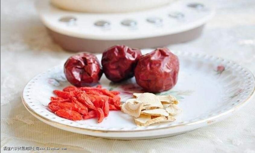 黄芪大枣枸杞子煮水喝的功效 黄芪大枣枸杞子煮水喝的功效