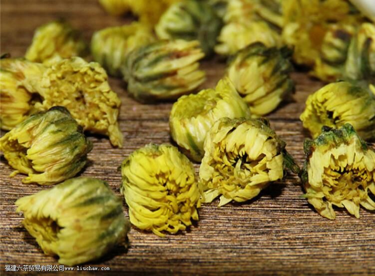 菊花茶的功效与作用 菊花茶的功效与作用