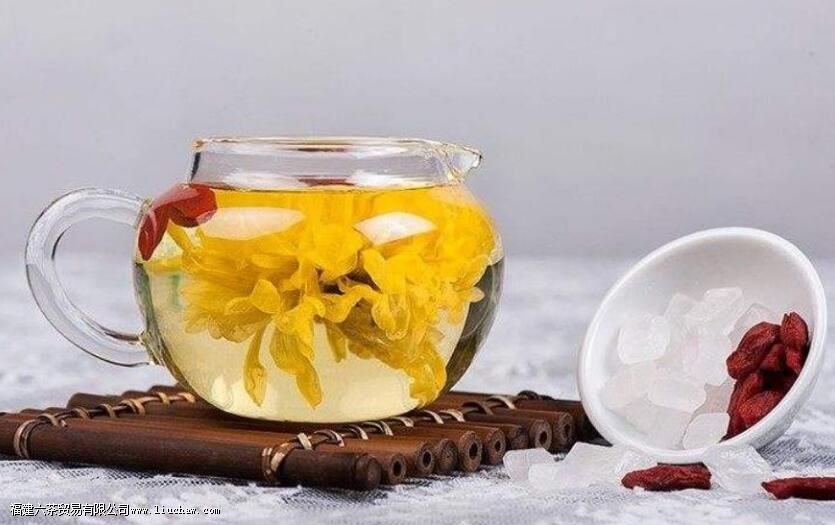 菊花加枸杞泡水喝的功效 菊花加枸杞泡水喝的功效
