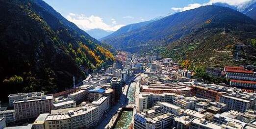 �����ڴ�������֮�Ĵ��θ������ι��Խ�ͨ�ڵ�֮����