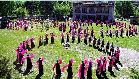 �����ڴ�������֮�Ĵ��θ������ι��Խ�ͨ�ڵ�֮����