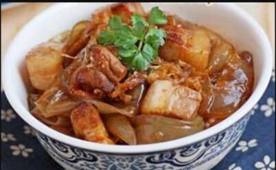 猪肉炖粉条.