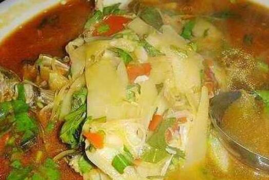 酸笋煮鱼
