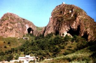 �е����ﶴ