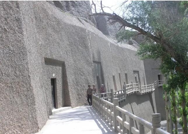 �ػ���ǧ��