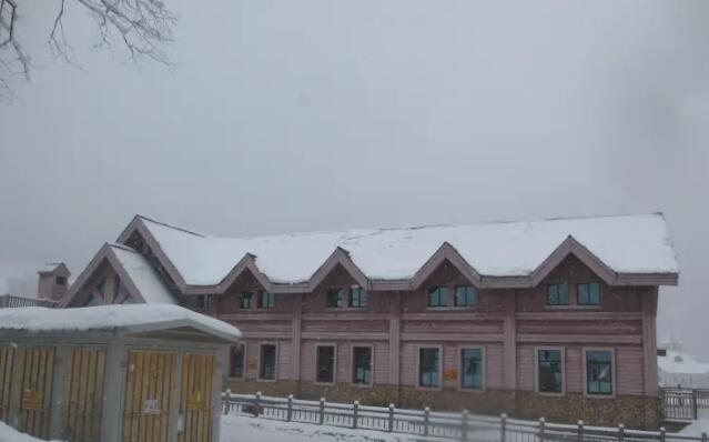 西岭雪山滑雪场景区