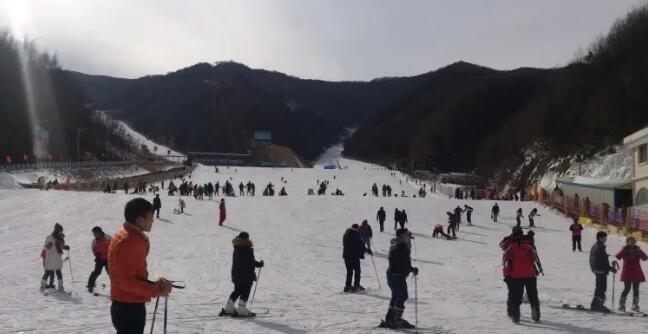 ������ţɽ��ѩ��