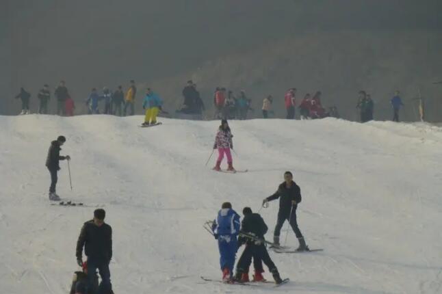 西柏坡温泉滑雪场
