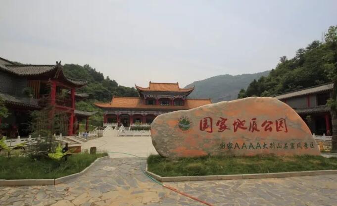 ���ɽʯ�߷羰��