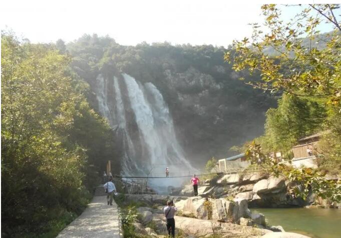 大别山彩虹瀑布.