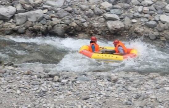 柔极溪探险漂流