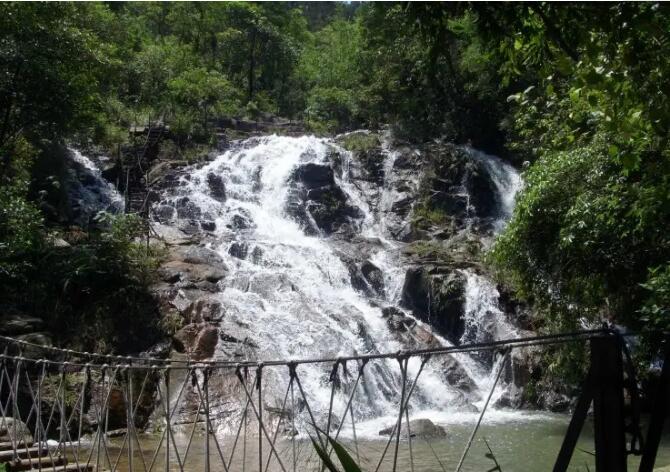 银盏金龙峡漂流.