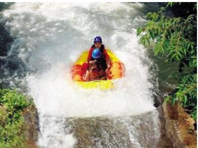 龙啸峡漂流.