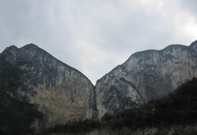 景阳峡谷(清江画廊),