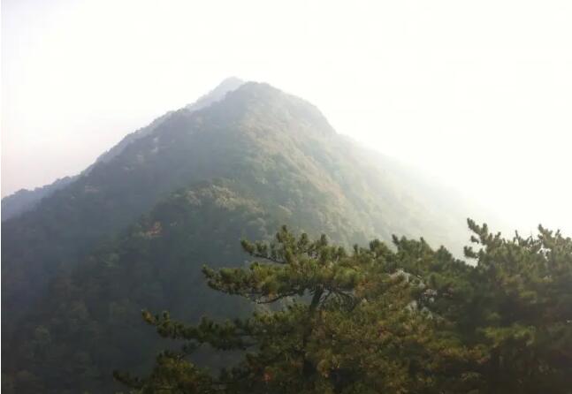 黄冈大别山薄刀峰,